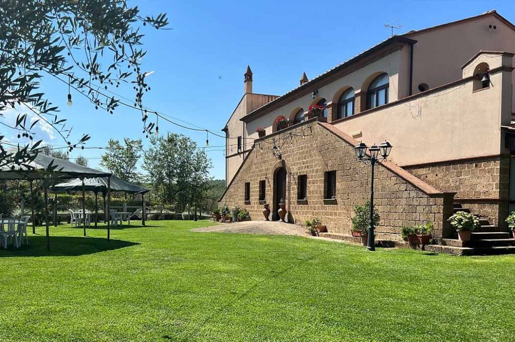 Agriturismo Villa Ione veduta degli esterni e del giardino